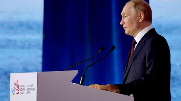 Tổng thống Nga Vladimir Putin có bài phát biểu tại phiên họp toàn thể Diễn đàn Kinh tế Phương Đông - Sputnik Việt Nam