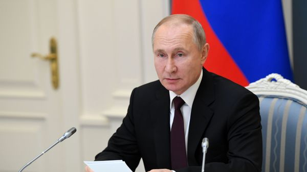 Президент России Владимир Путин на видеоконференции о сотрудничестве в области профилактики коронавирусной инфекции - Sputnik Việt Nam