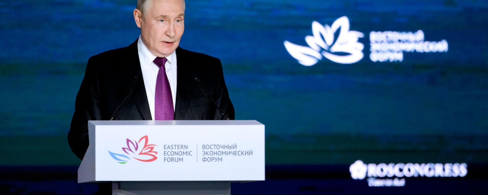 Tổng thống Nga Vladimir Putin tại phiên họp toàn thể của Diễn đàn Kinh tế phương Đông - Sputnik Việt Nam, 1920, 03.09.2026