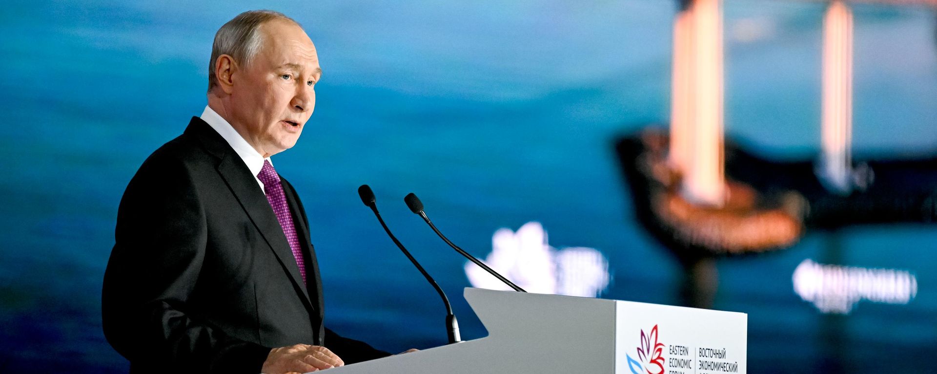 Tổng thống Nga Vladimir Putin tại phiên họp toàn thể của Diễn đàn Kinh tế phương Đông - Sputnik Việt Nam, 1920, 03.09.2026