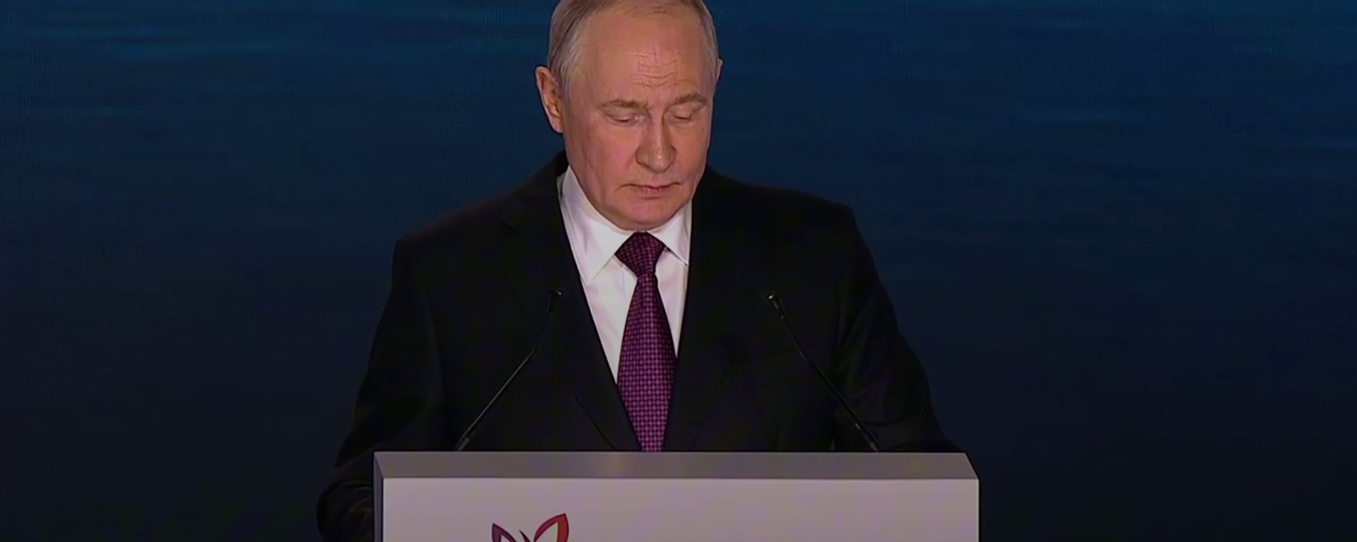 Tổng thống Putin: Hoạt động hàng hải dọc theo hành lang xuyên Bắc Cực cần được thực hiện quanh năm - Sputnik Việt Nam, 1920, 03.09.2026