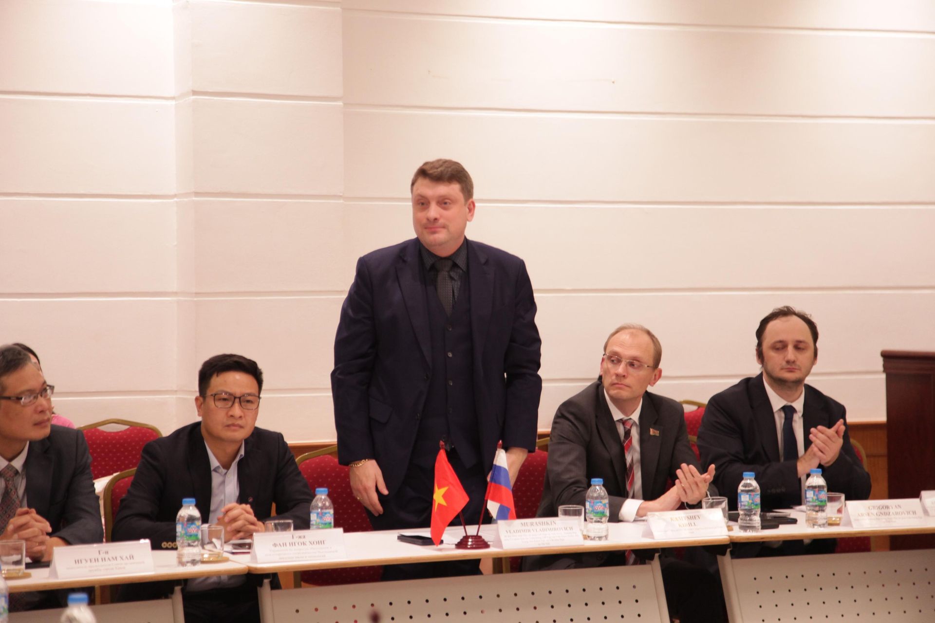 Giám đốc Trung tâm Khoa học và Văn hóa Nga tại Hà Nội ông V.V. Murashkin - Sputnik Việt Nam, 1920, 04.09.2026