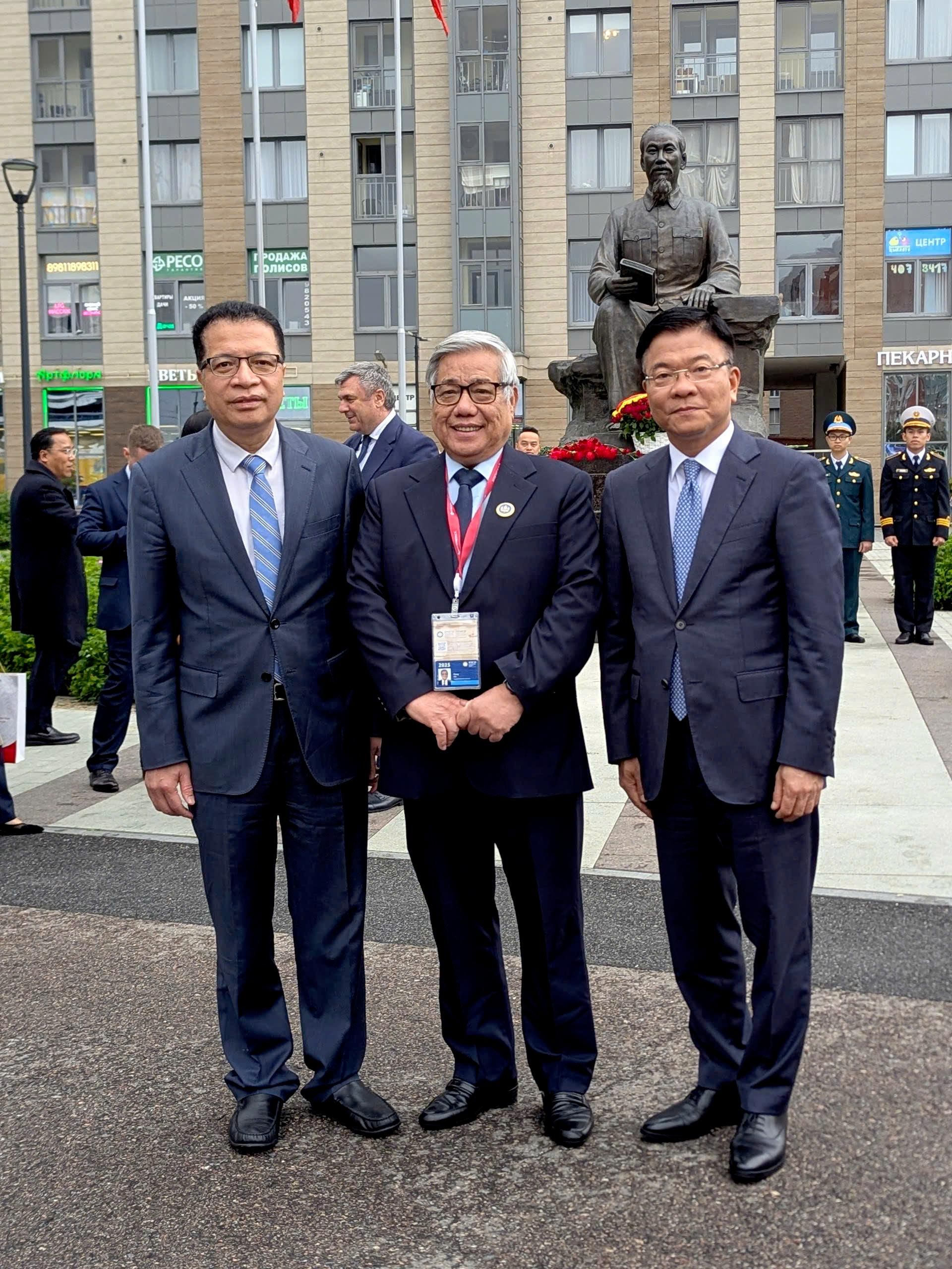 GS. TSKH. Vũ Minh Giang, Phó Chủ tịch Hội Khoa học Lịch sử Việt Nam kiêm Chủ tịch Hội đồng Khoa học và Đào tạo - Sputnik Việt Nam, 1920, 14.08.2026
