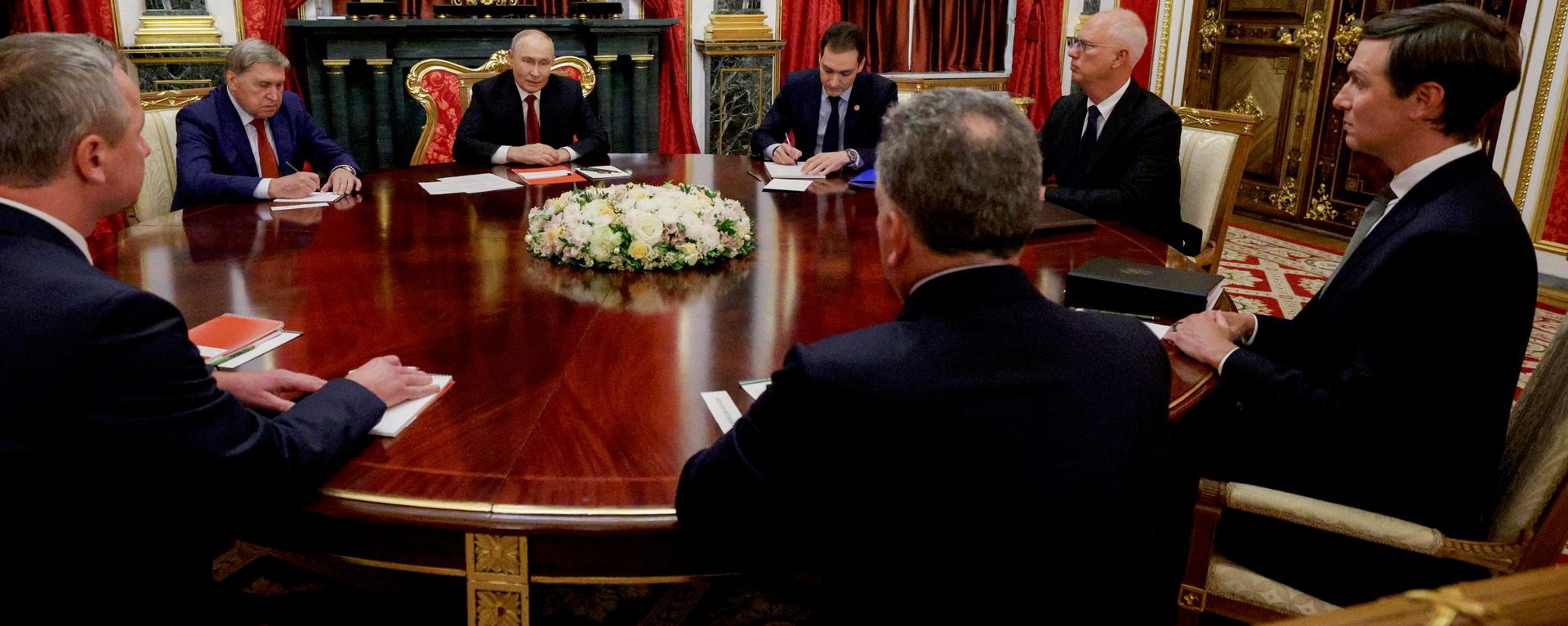 Tổng thống Nga Vladimir Putin đã gặp gỡ các Đặc phái viên của Tổng thống Mỹ Steve Witkoff và Jared Kushner tại Điện Kremlin - Sputnik Việt Nam, 1920, 06.09.2026