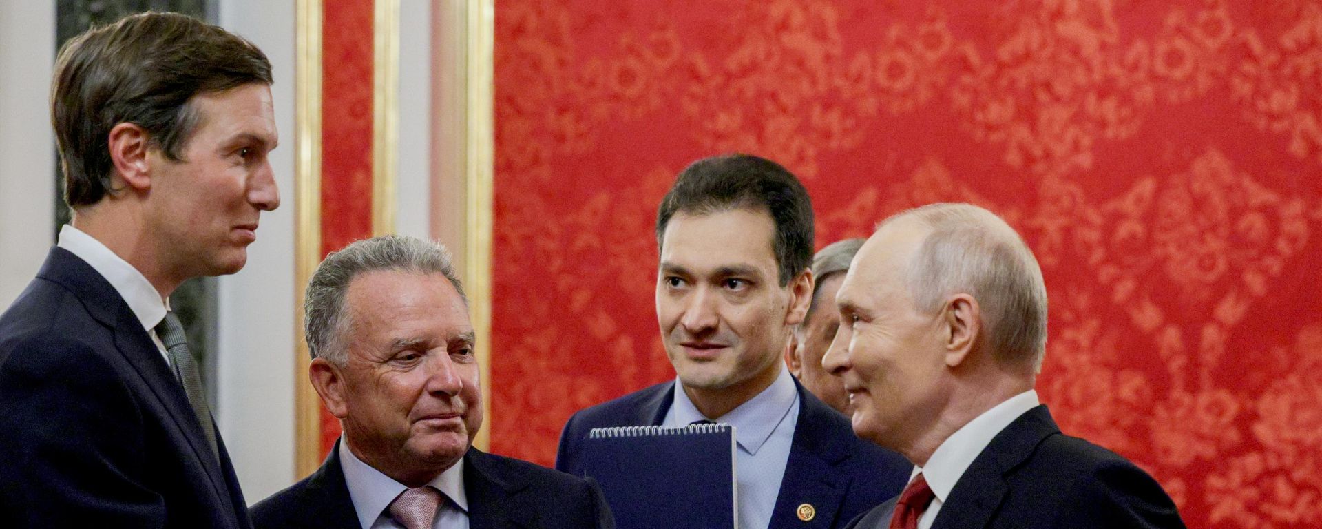 Tổng thống Nga Vladimir Putin đã gặp gỡ các Đặc phái viên của Tổng thống Mỹ Steve Witkoff và Jared Kushner tại Điện Kremlin - Sputnik Việt Nam, 1920, 06.09.2026