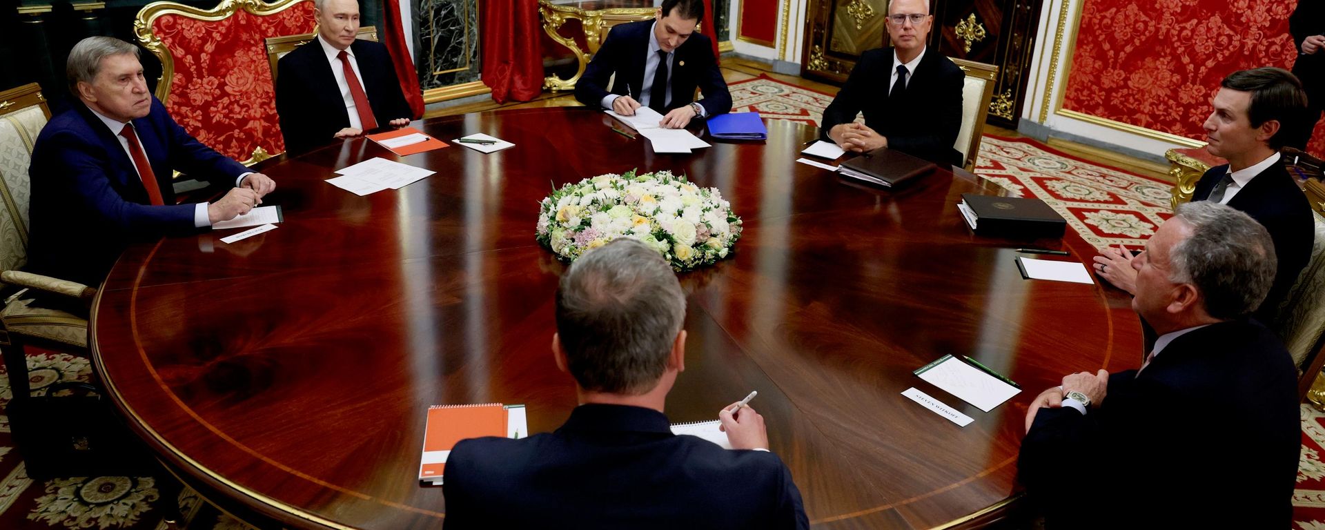 Tổng thống Nga Vladimir Putin đã gặp gỡ các Đặc phái viên của Tổng thống Mỹ Steve Witkoff và Jared Kushner tại Điện Kremlin - Sputnik Việt Nam, 1920, 11.09.2026