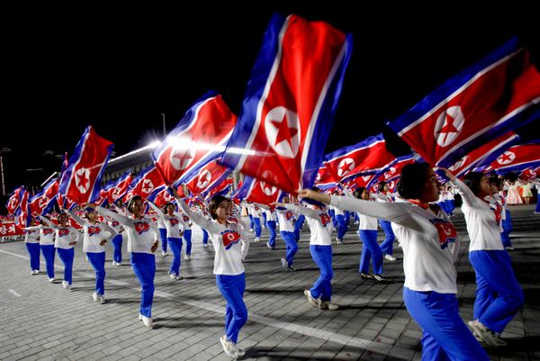 Các hoạt động kỷ niệm 78 năm ngày thành lập CHDCND Triều Tiên diễn ra tại Quảng trường Kim Nhật Thành ở Bình Nhưỡng. - Sputnik Việt Nam