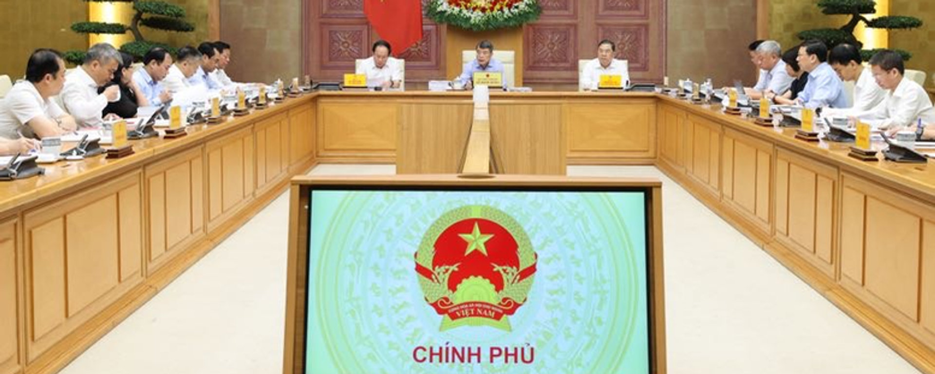 Thủ tướng Lê Minh Hưng chủ trì họp về dự án Luật sửa đổi, bổ sung một số điều của Luật Đất đai; Luật Nhà ở và Luật Kinh doanh bất động sản - Sputnik Việt Nam, 1920, 09.09.2026