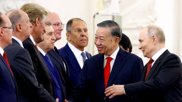 Tổng thống Nga Putin đón tiếp Chủ tịch nước Việt Nam Tô Lâm tại Điện Kremlin - Sputnik Việt Nam