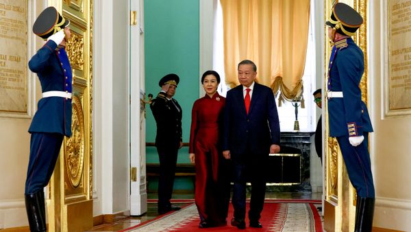 Tổng thống Nga Putin đón tiếp Chủ tịch nước Việt Nam Tô Lâm tại Điện Kremlin - Sputnik Việt Nam