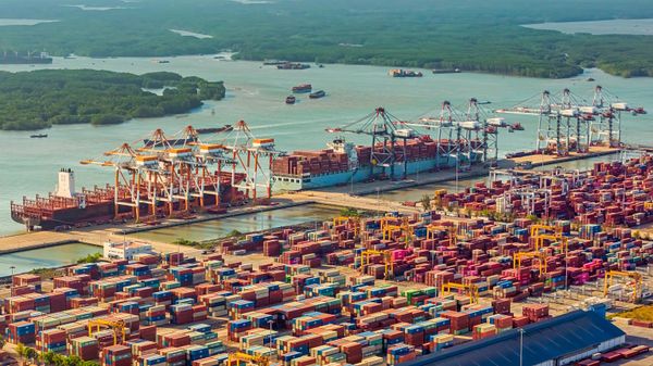 Các container hàng hóa tại cảng Việt Nam - Sputnik Việt Nam