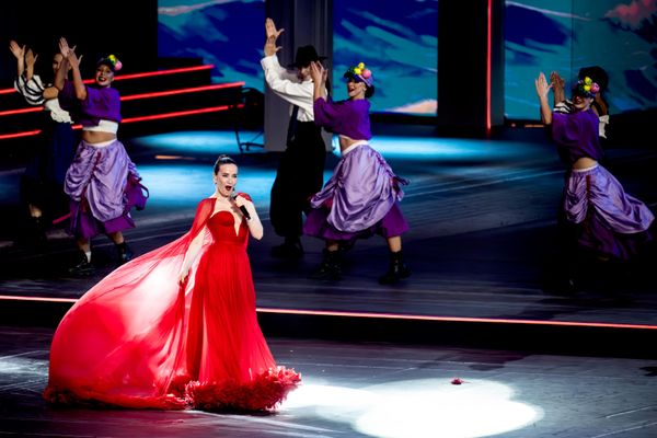 Ca sĩ Natalia Oreiro biểu diễn tại lễ khai mạc long trọng Liên hoan Thanh niên Quốc tế tại Yekaterinburg. - Sputnik Việt Nam
