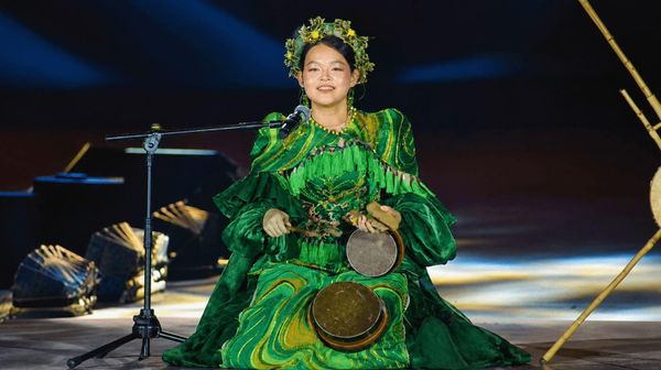 Nghệ sĩ Ngô Châu Anh biểu diễn tại cuộc thi Echo of the Nomads 2026. - Sputnik Việt Nam