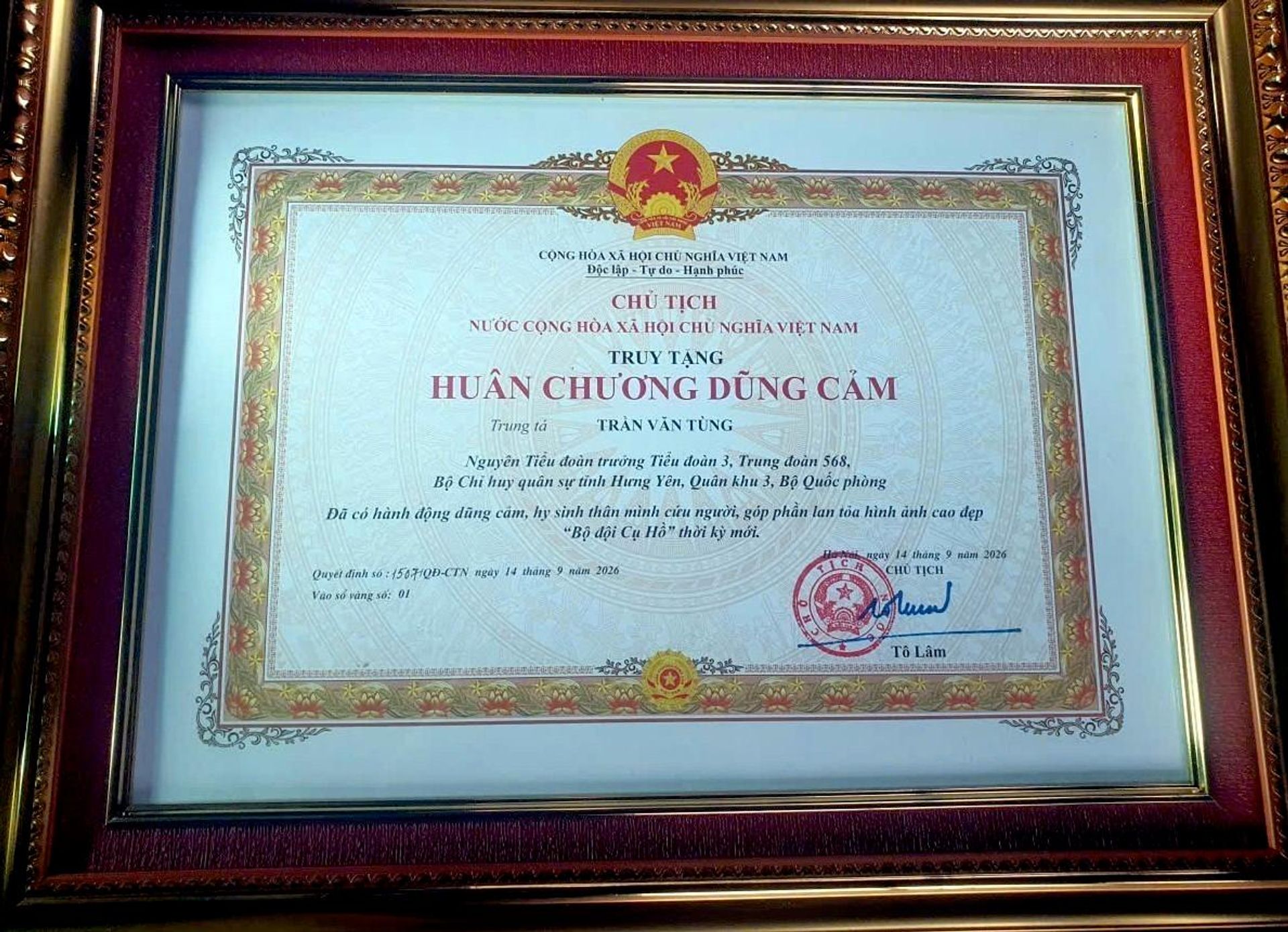 Chủ tịch nước Tô Lâm ký Quyết định số 1507/QĐ-CTN truy tặng Huân chương Dũng cảm Trung tá Trần Văn Tùng - Sputnik Việt Nam, 1920, 14.09.2026