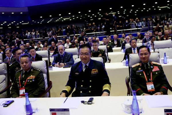 Bộ trưởng Quốc phòng Trung Quốc Đổng Quân, Bộ trưởng Quốc phòng Lào Khamlieng Outhakaysone và Bộ trưởng Quốc phòng Campuchia Tea Seiha tại lễ khai mạc Diễn đàn An ninh Quốc tế Hương Sơn tại Bắc Kinh, Trung Quốc. - Sputnik Việt Nam