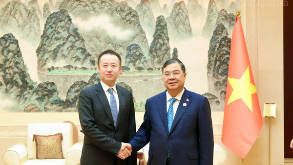 Phó Thủ tướng Thường trực Chính phủ Phạm Gia Túc tiếp ông Will Wang, Phó Chủ tịch khu vực châu Á - Thái Bình Dương, kiêm Giám đốc điều hành khu vực Đông Nam Á của Tập đoàn Huawei. - Sputnik Việt Nam