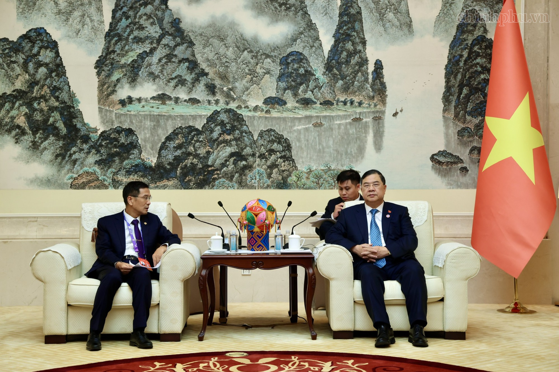 Phó Thủ tướng Thường trực Chính phủ Phạm Gia Túc tiếp ông Yang Yisheng, Phó Tổng Giám đốc Tập đoàn Xây dựng Giao thông Trung Quốc (CCCC). - Sputnik Việt Nam, 1920, 16.09.2026