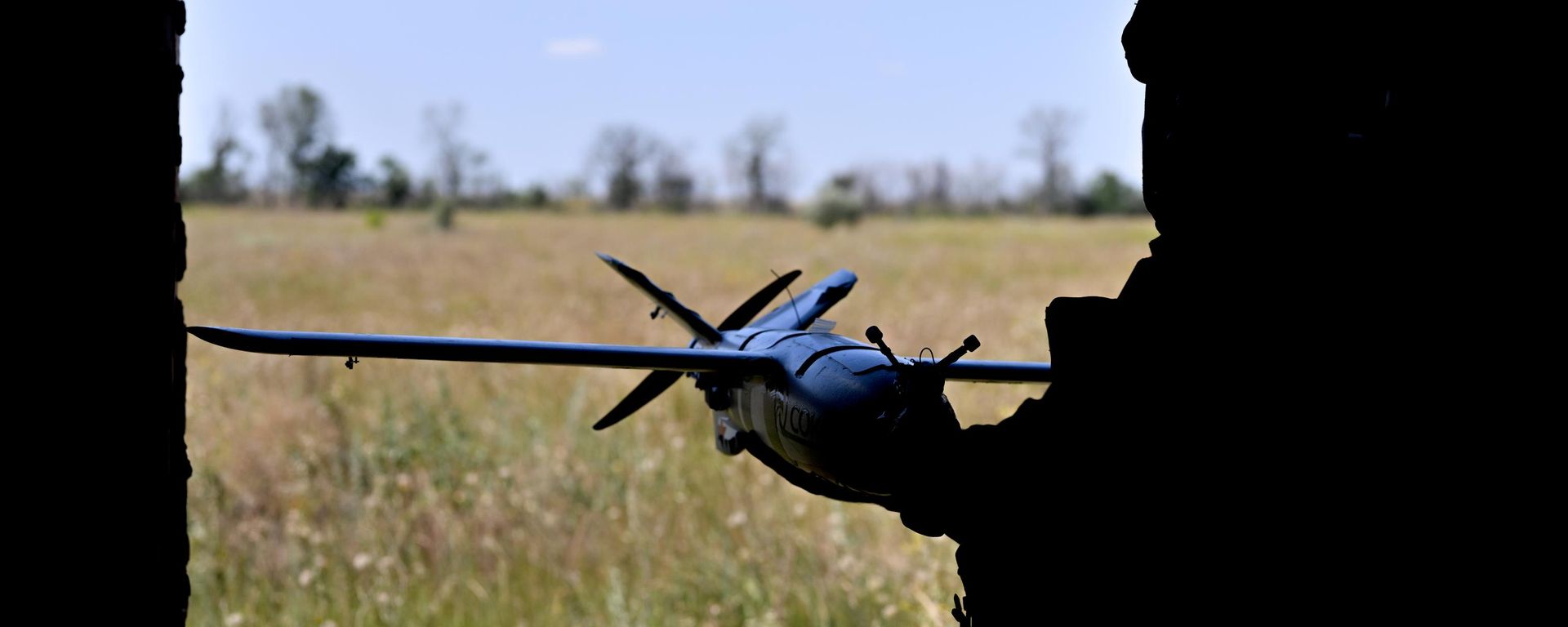 Hoạt động tác chiến của kíp điều khiển UAV Sokol thuộc nhóm lực lượng Trung tâm tại hướng Dobropillya thuộc Quân khu Bắc. - Sputnik Việt Nam, 1920, 24.09.2026