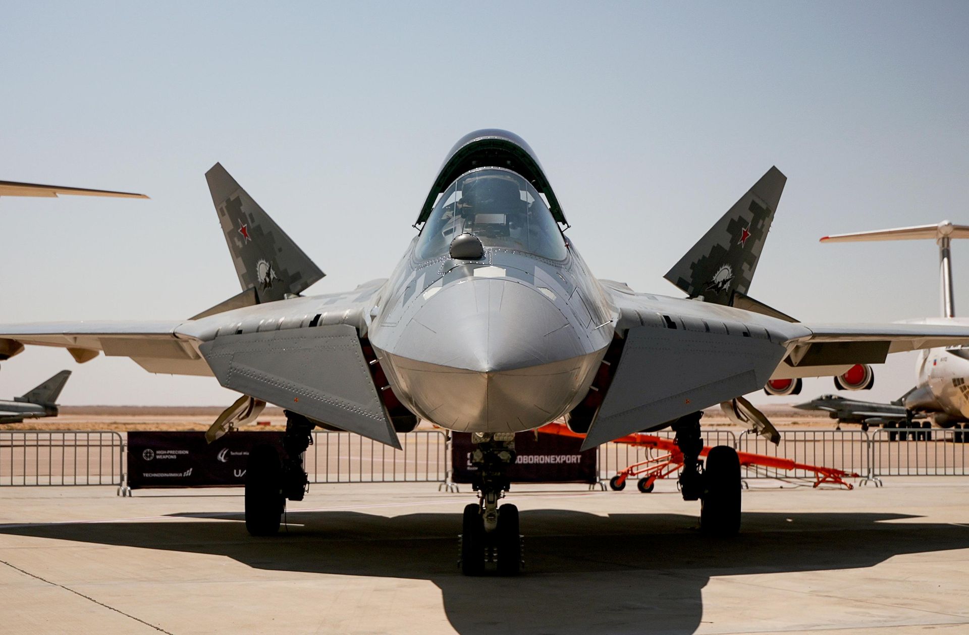 Một chiếc máy bay chiến đấu Su-57E tại Triển lãm Hàng không Quốc tế El Alamein 2026 ở Ai Cập. - Sputnik Việt Nam, 1920, 21.09.2026
