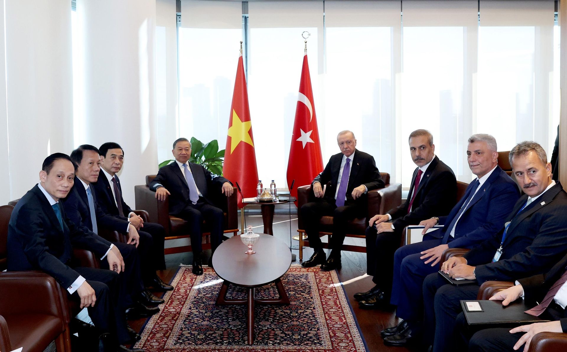 Tổng Bí thư, Chủ tịch nước Tô Lâm gặp Tổng thống Thổ Nhĩ Kỳ Recep Tayyip Erdogan - Sputnik Việt Nam, 1920, 22.09.2026