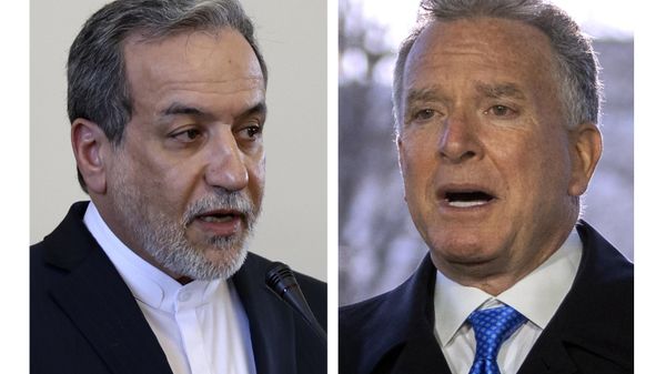 Bộ ảnh ghép này cho thấy Ngoại trưởng Iran Abbas Araghchi (bên trái) tại Tehran, Iran, ngày 25/2/2025 và Đặc phái viên Nhà Trắng Steve Witkoff (bên phải) tại Washington, ngày 19/3/2025. - Sputnik Việt Nam