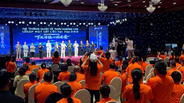 Rất đông người Trung Quốc tại sự kiện được tổ chức quy mô lớn trên địa bàn phường Bãi Cháy, thành phố Quảng Ninh
 - Sputnik Việt Nam