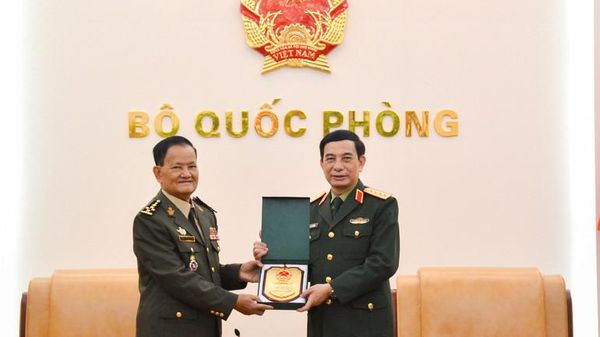Ngày 28/9, tại Trụ sở Bộ Quốc phòng, Đại tướng Phan Văn Giang, Ủy viên Bộ Chính trị, Phó Bí thư Quân ủy Trung ương, Phó Thủ tướng Chính phủ, Bộ trưởng Bộ Quốc phòng đã tiếp Thượng tướng Ryo Chol Ung, Thứ trưởng Bộ Quốc phòng Triều Tiên. - Sputnik Việt Nam
