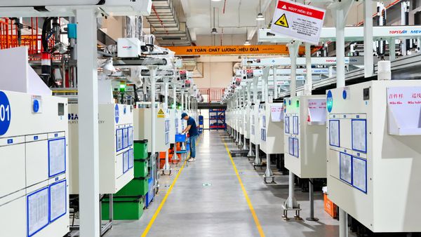 Dây chuyền máy móc, thiết bị hiện đại phục vụ hoạt động sản xuất tại doanh nghiệp trên địa bàn thành phố Bắc Ninh - Sputnik Việt Nam