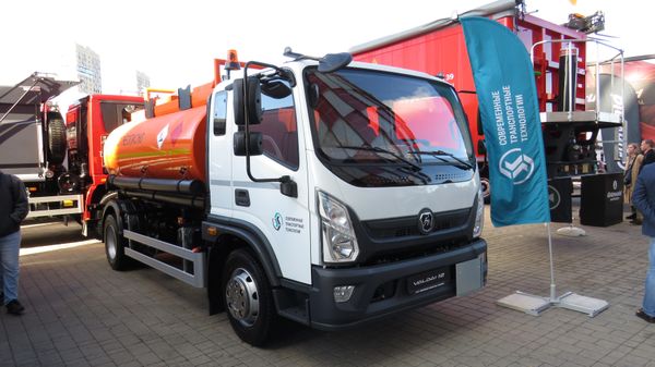 Xe bồn chở nhiên liệu trên khung gầm GAZ Valdai-12 - Sputnik Việt Nam