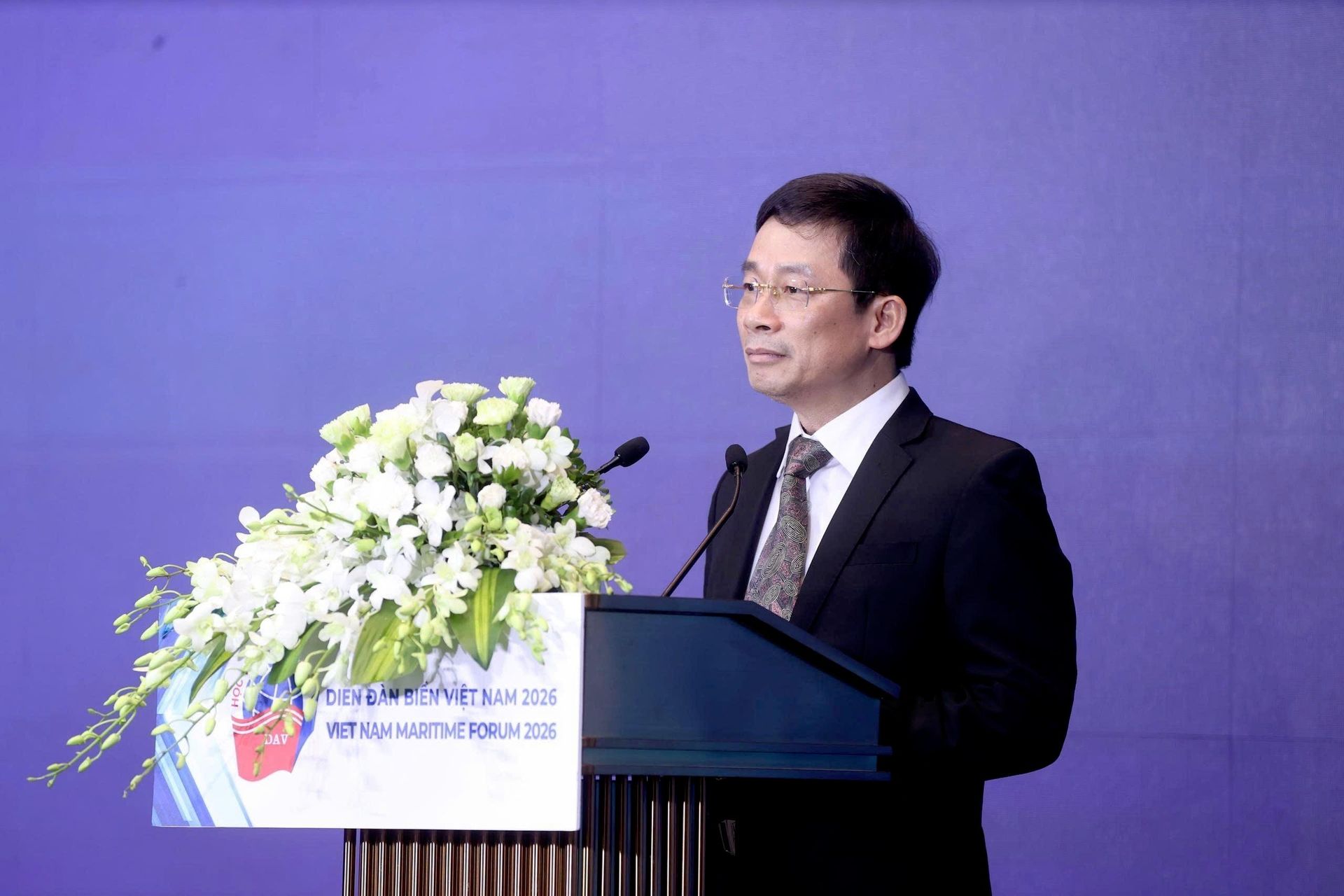 Ông Nguyễn Duy Hưng, Phó Trưởng Ban Chính sách, chiến lược Trung ương, phát biểu dẫn đề tại Diễn đàn biển Việt Nam 2026 Ông Nguyễn Duy Hưng, Phó Trưởng Ban Chính sách, chiến lược Trung ương, phát biểu dẫn đề tại Diễn đàn biển Việt Nam 2026 - Sputnik Việt Nam, 1920, 02.10.2026