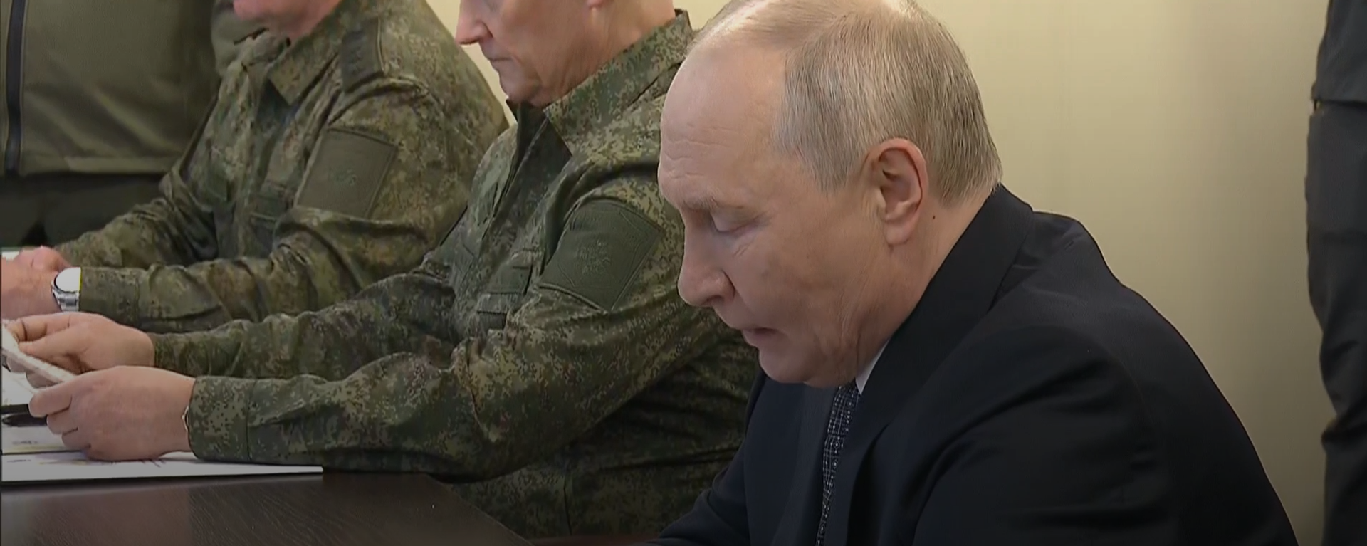 Tổng thống Nga Putin: Mục tiêu chính của các cuộc tập trận Trung tâm 2026 và Tương tác 2026 là rèn luyện kỹ năng đẩy lùi mối đe dọa từ bên ngoài - Sputnik Việt Nam, 1920, 02.10.2026