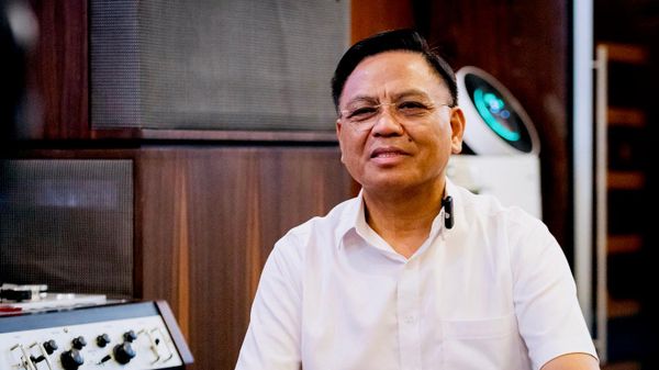 Ông Cao Tiến Đoan, đại biểu Hội đồng Nhân dân tỉnh Thanh Hoá, Chủ tịch CLB bóng đá Đông Á Thanh Hóa, Chủ tịch Hiệp hội Doanh nghiệp tỉnh Thanh Hóa, Ủy viên Ban chấp hành Liên đoàn bóng đá Việt Nam khóa IX.  - Sputnik Việt Nam