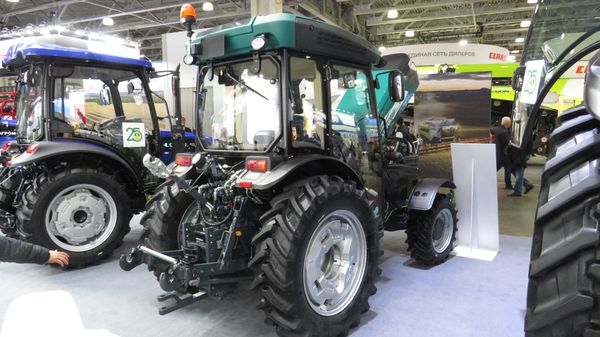 Giải Vàng cuộc thi «Ngôi sao AGROSALON» - máy kéo trồng cây ăn quả và nho LOVOL F4110 (Trung Quốc). - Sputnik Việt Nam