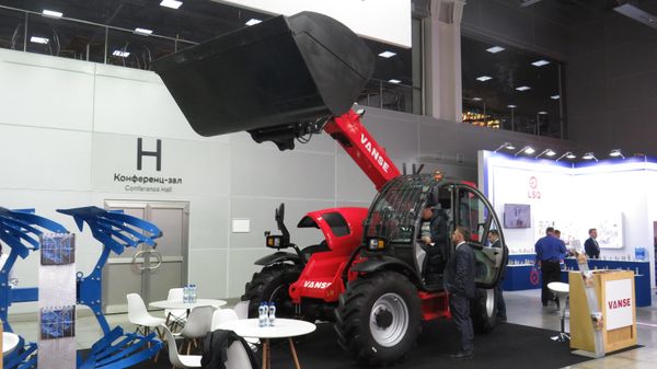 Máy xúc lật dạng ống lồng VANSE (Trung Quốc). - Sputnik Việt Nam
