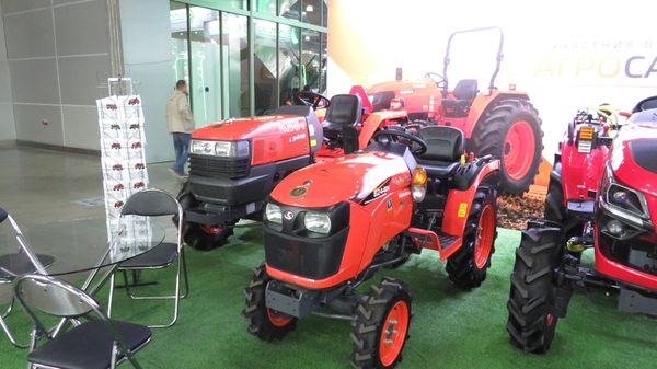 Những cỗ máy kéo nhỏ gọn của thương hiệu Nhật Bản Kubota lừng danh cũng được trưng bày tại «AGROSALON-2026». Bất chấp tất cả! - Sputnik Việt Nam