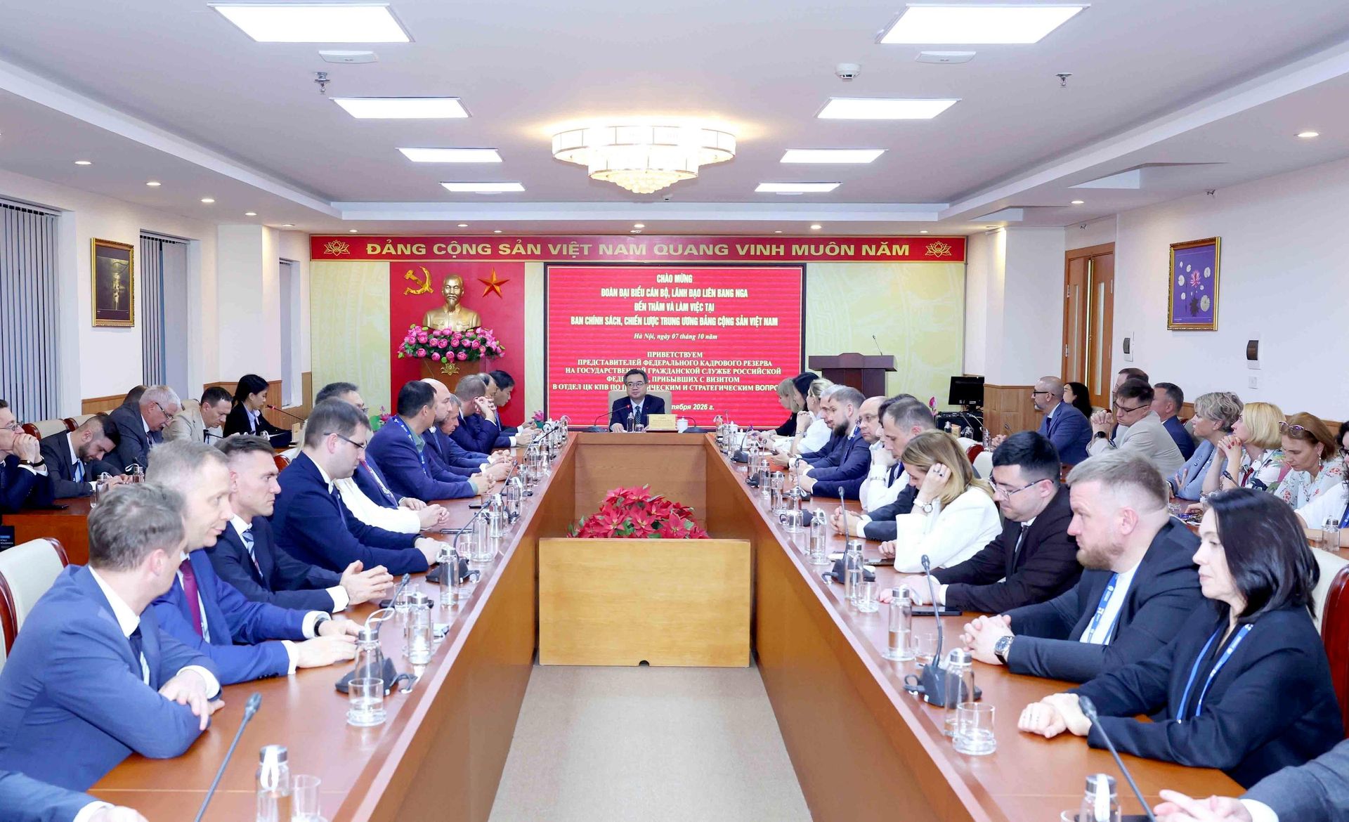 Trưởng Ban Chính sách, Chiến lược Trung ương làm việc với Đoàn cán bộ, lãnh đạo Liên bang Nga - Sputnik Việt Nam, 1920, 08.10.2026