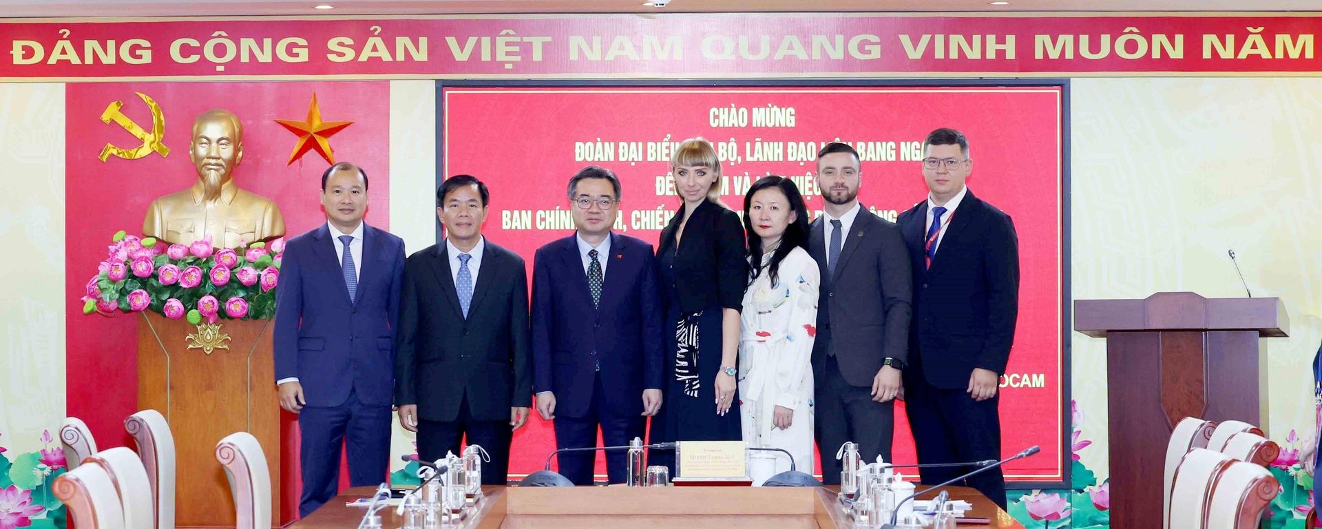 Trưởng Ban Chính sách, Chiến lược Trung ương Nguyễn Thanh Nghị cùng Đoàn đại biểu cán bộ, lãnh đạo Liên bang Nga - Sputnik Việt Nam, 1920, 08.10.2026