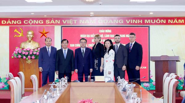 Trưởng Ban Chính sách, Chiến lược Trung ương Nguyễn Thanh Nghị cùng Đoàn đại biểu cán bộ, lãnh đạo Liên bang Nga - Sputnik Việt Nam