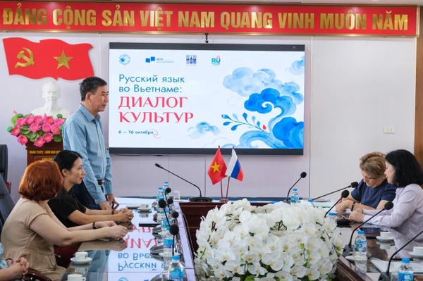 Hiệu trưởng Trần Văn Hưng phát biểu tại buổi làm việc - Sputnik Việt Nam