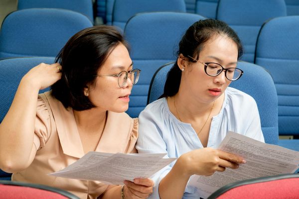 Giảng viên tiếng Nga hứng thú với tư liệu bài giảng Giảng viên tiếng Nga hứng thú với tư liệu bài giảng - Sputnik Việt Nam