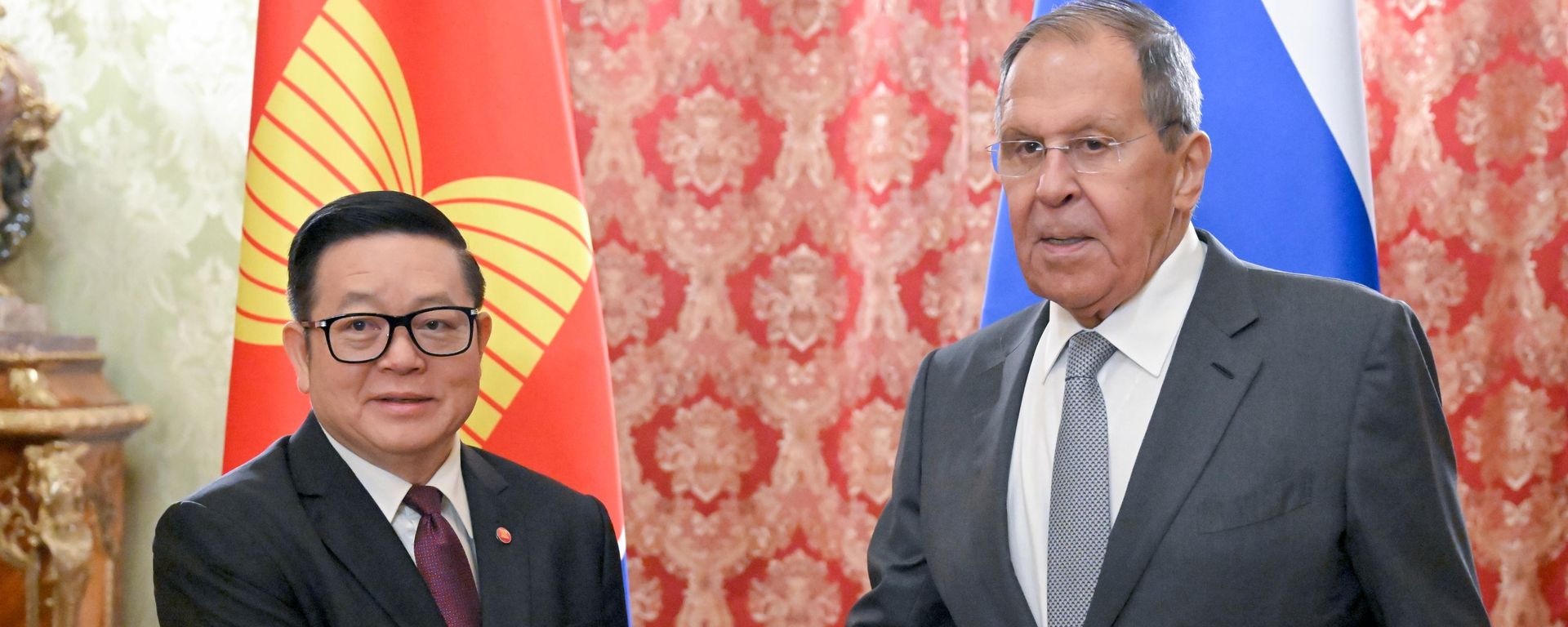 Ngoại trưởng Nga Sergey Lavrov và Tổng thư ký ASEAN Kao Kim Hourn đã gặp nhau tại Moskva - Sputnik Việt Nam, 1920, 13.10.2026