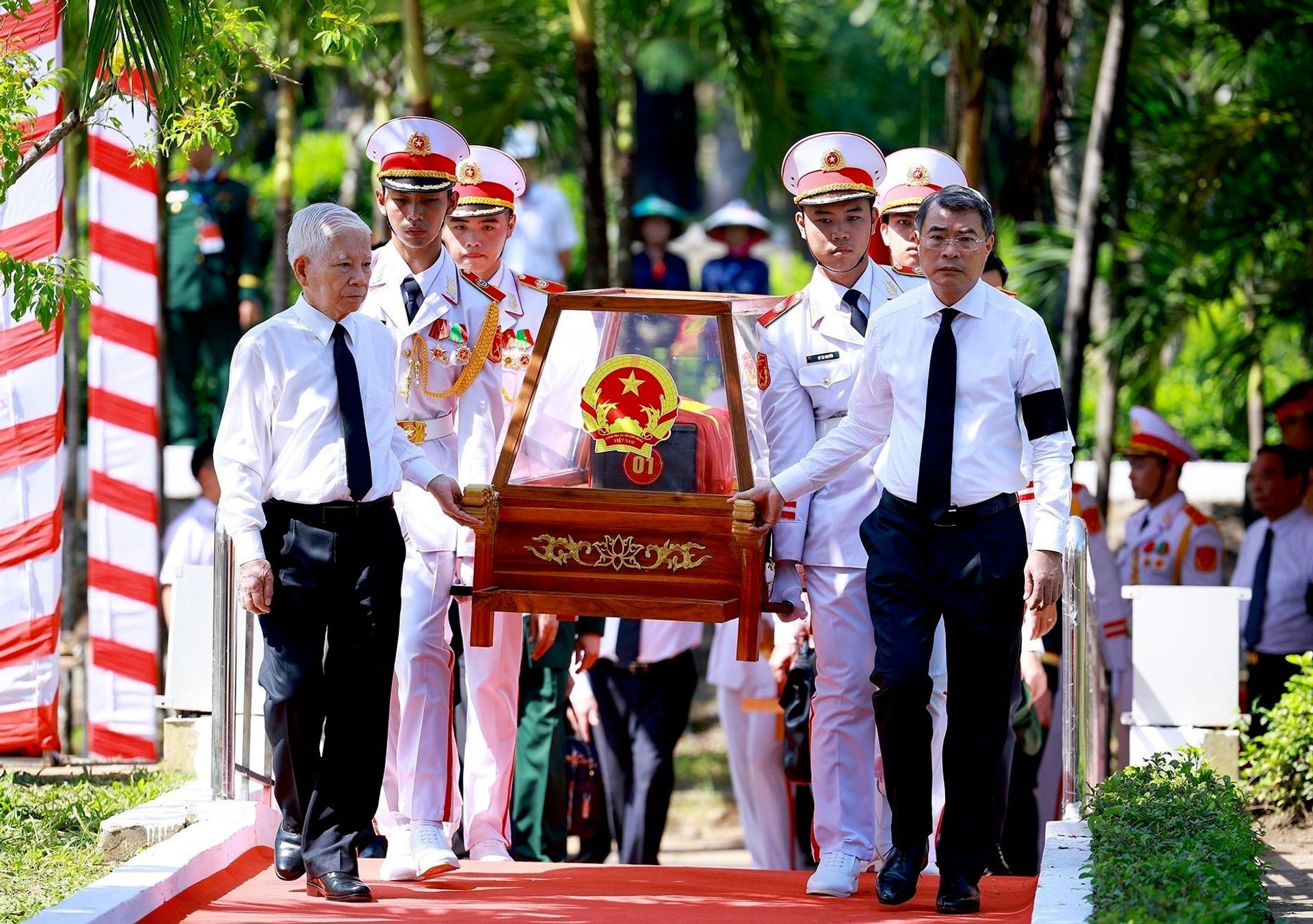Thủ tướng Lê Minh Hưng và nguyên Chủ tịch nước Nguyễn Minh Triết đưa hài cốt liệt sĩ về Nghĩa trang liệt sĩ Thành phố Hồ Chí Minh Thủ tướng Lê Minh Hưng và nguyên Chủ tịch nước Nguyễn Minh Triết đưa hài cốt liệt sĩ về Nghĩa trang liệt sĩ Thành phố Hồ Chí Minh - Sputnik Việt Nam, 1920, 14.10.2026