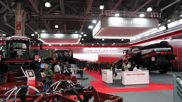 Máy kéo Rostselmash 3580 mạnh nhất tại Nga - điểm nhấn tại triển lãm AGROSALON-2026 - Sputnik Việt Nam