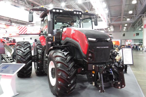 Máy kéo bánh lốp ROSTSELMASH 1350 - Sputnik Việt Nam