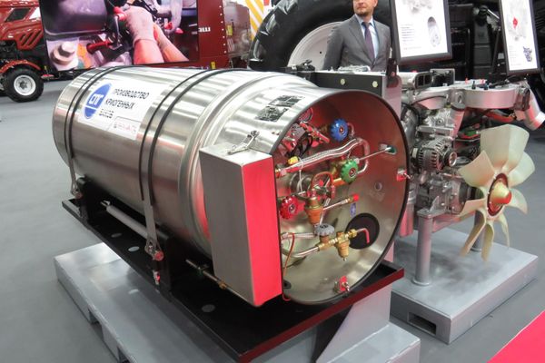 Bình cryogenic LNG cho máy kéo RSM 2400 sử dụng động cơ khí - Sputnik Việt Nam
