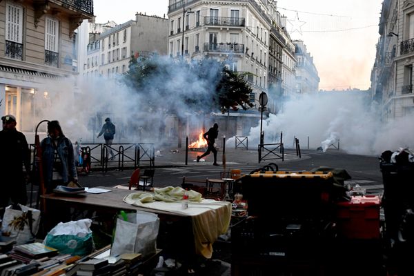 Các cuộc bạo loạn và cướp bóc ở Paris. - Sputnik Việt Nam