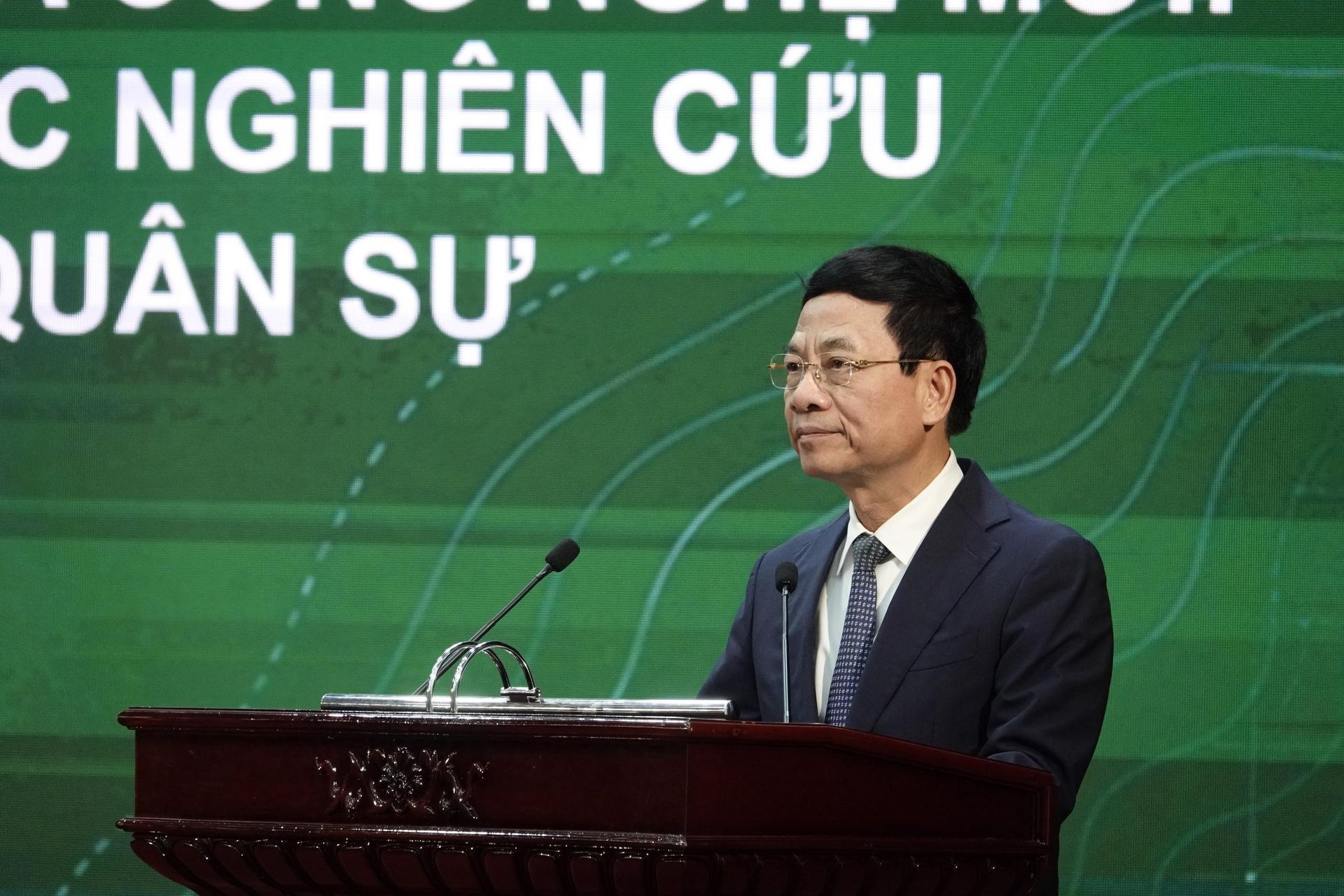 Ông Nguyễn Mạnh Hùng, nguyên Bộ trưởng Bộ Khoa học và Công nghệ, phát biểu tại hội thảo - Sputnik Việt Nam, 1920, 19.10.2026