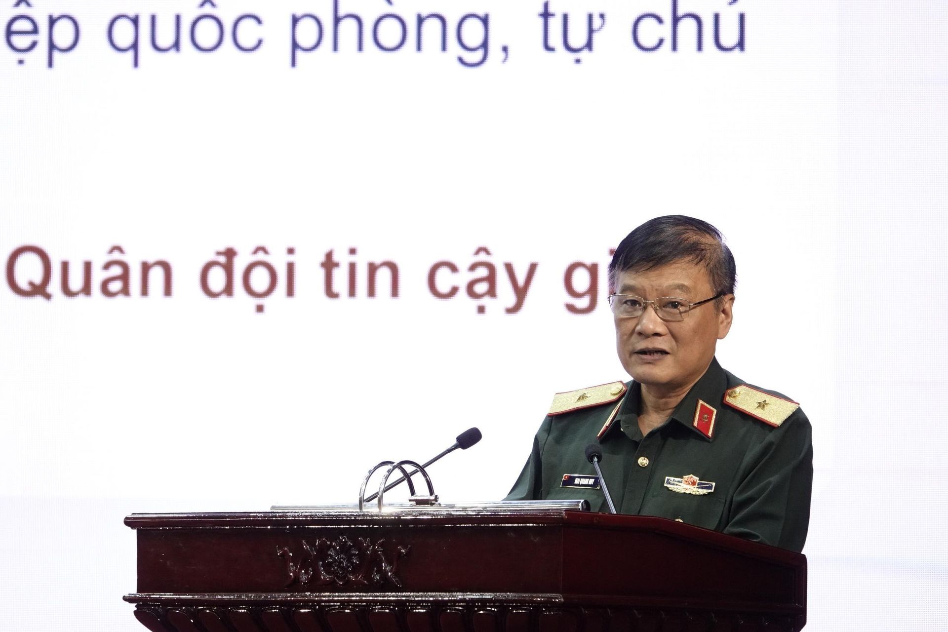 Thiếu tướng, PGS.TS Mai Quang Huy, Phó Giám đốc Học viện Kỹ thuật quân sự, phát biểu tại hội thảo - Sputnik Việt Nam, 1920, 19.10.2026