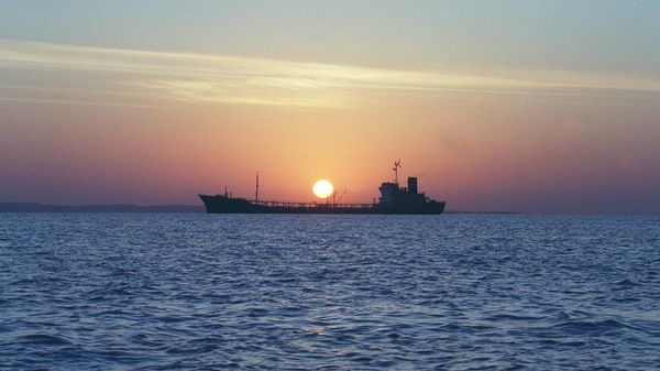 Tàu chở dầu Iran tại eo biển Hormuz - Sputnik Việt Nam