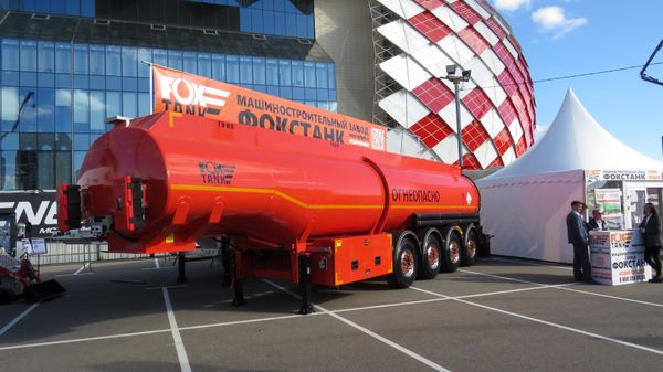 Rơ-moóc xi téc bốn trục chở nhiên liệu (mẫu 877721) - Sputnik Việt Nam